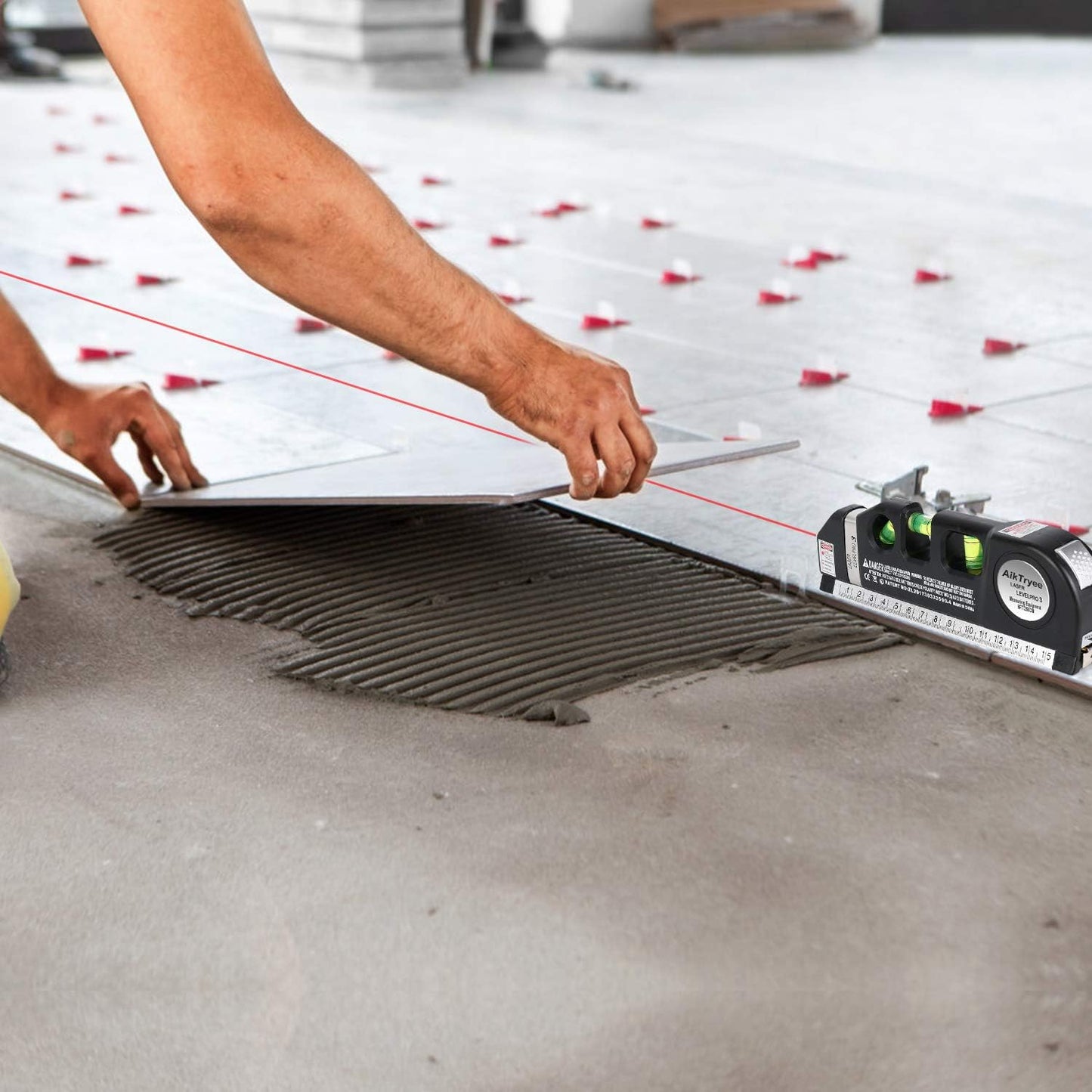 Laser Level Line Tool, Multipurpose Laser Level Kit Standard Cross Line Laser leveler Beam Tool with Metric Rulers 8ft/2.5M